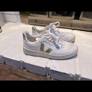 Veja EUR 38 US7
